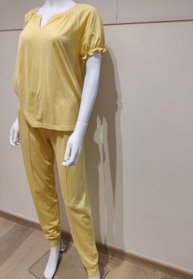 Tshirt en broek geel...